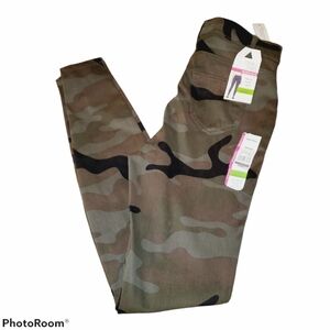 Time and Tru NWT High Rise Stretch Fitted Knit Jeggings Camo 533